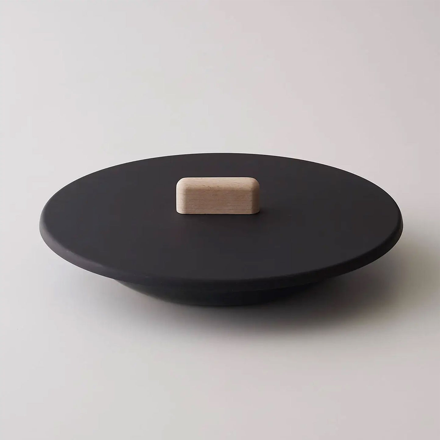 「つくる」と「たべる」を一つにする 黒皮鉄フライパン ジュウ <単品>| 日本製 |ガス・ IH・直火・オーブン対応 - OTONA-MONO