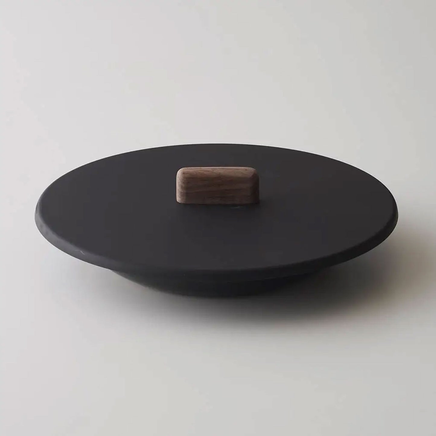 「つくる」と「たべる」を一つにする 黒皮鉄フライパン ジュウ <単品>| 日本製 |ガス・ IH・直火・オーブン対応 - OTONA-MONO