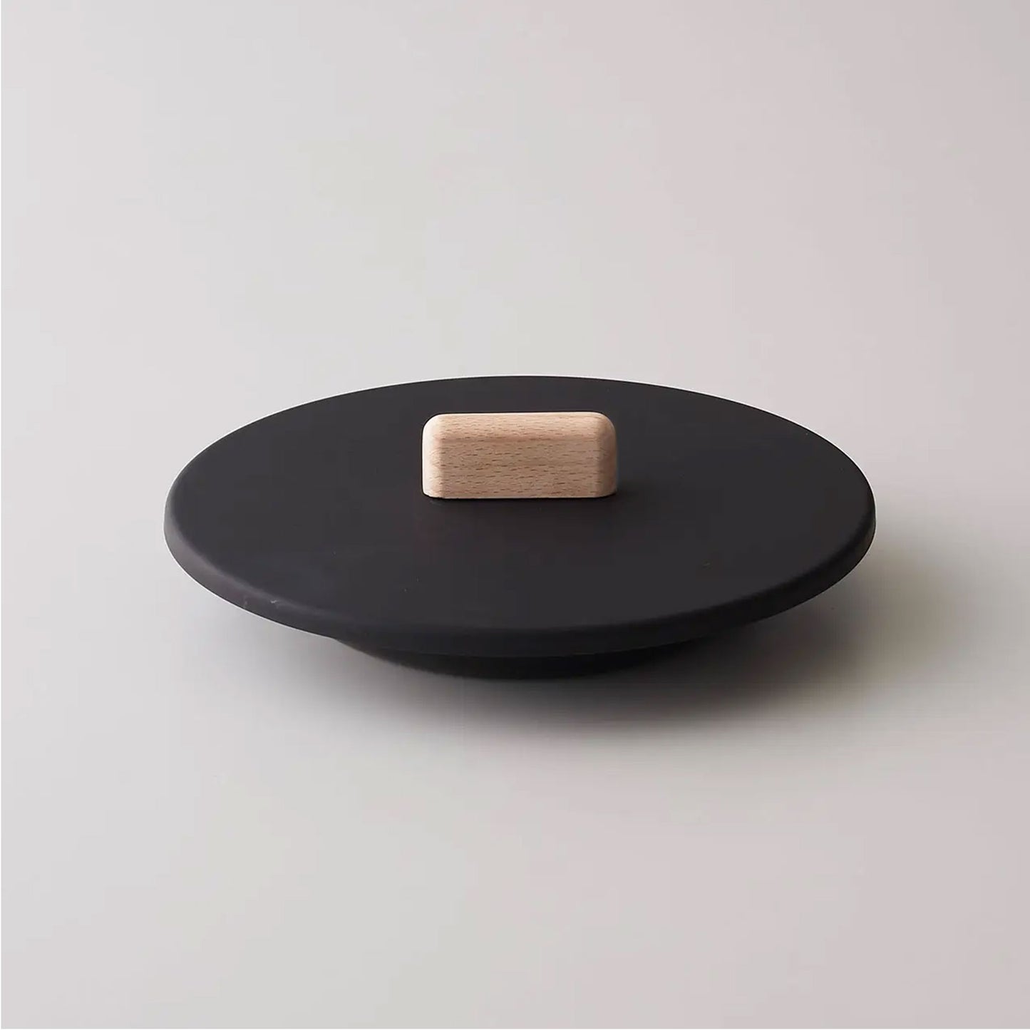 「つくる」と「たべる」を一つにする 黒皮鉄フライパン ジュウ <単品>| 日本製 |ガス・ IH・直火・オーブン対応 - OTONA-MONO