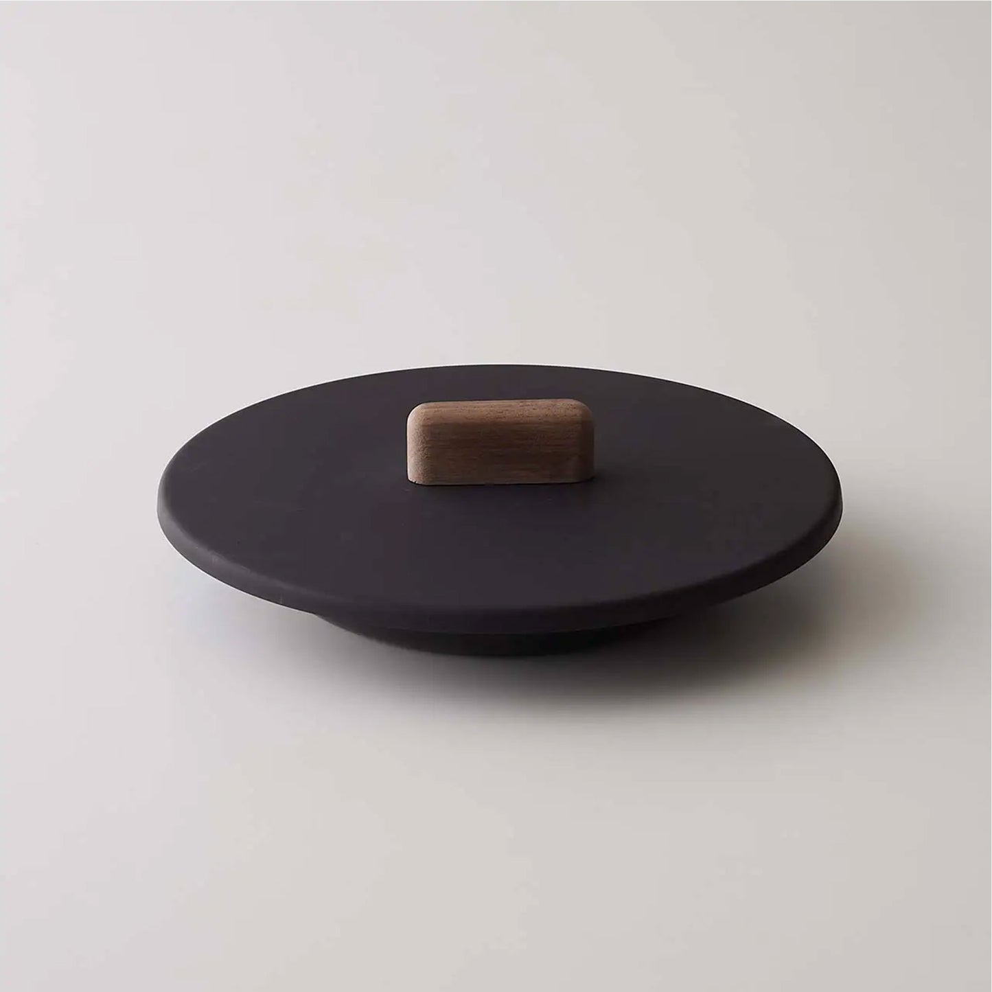 「つくる」と「たべる」を一つにする 黒皮鉄フライパン ジュウ <単品>| 日本製 |ガス・ IH・直火・オーブン対応 - OTONA-MONO