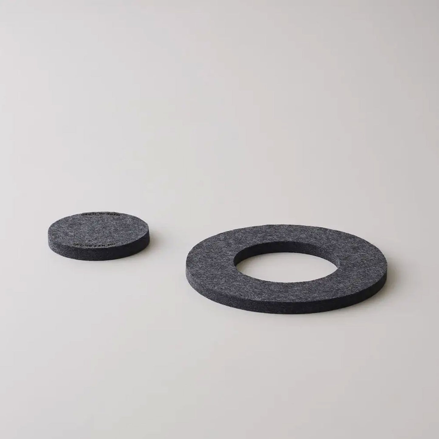 「つくる」と「たべる」を一つにする 黒皮鉄フライパン ジュウ <単品>| 日本製 |ガス・ IH・直火・オーブン対応 - OTONA-MONO